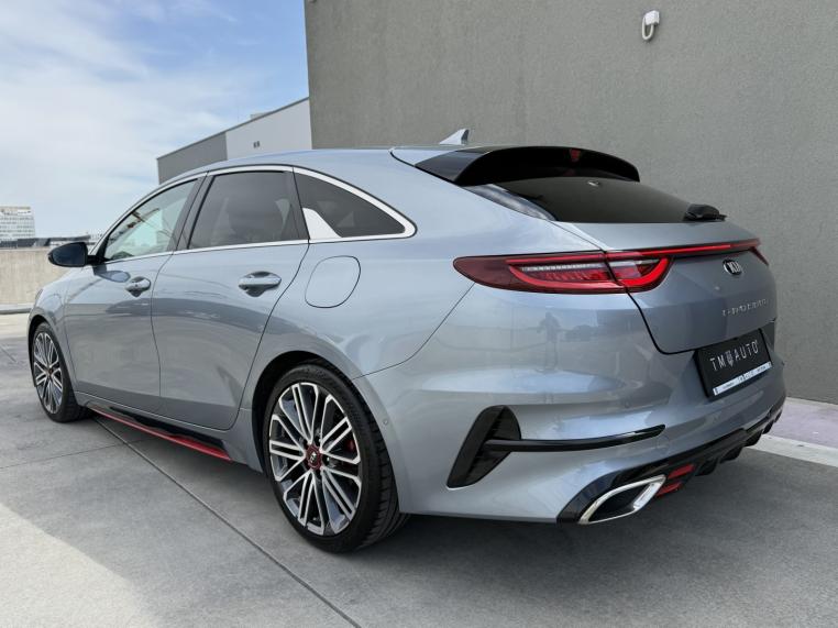 Kia ProCeed GT 204HP 1.MAJITEĽ, SERVISNÁ HISTÓRIA  KIA - ALCANTARA / JBL / BI-LED